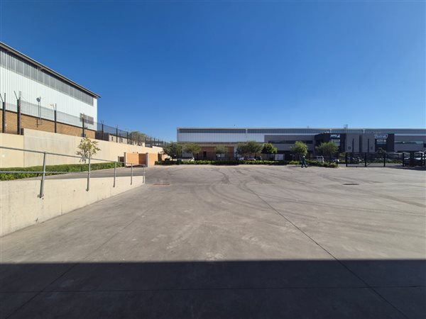 3 573  m² Industrial space