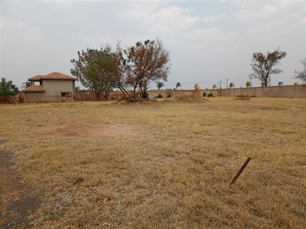 800 m² Land