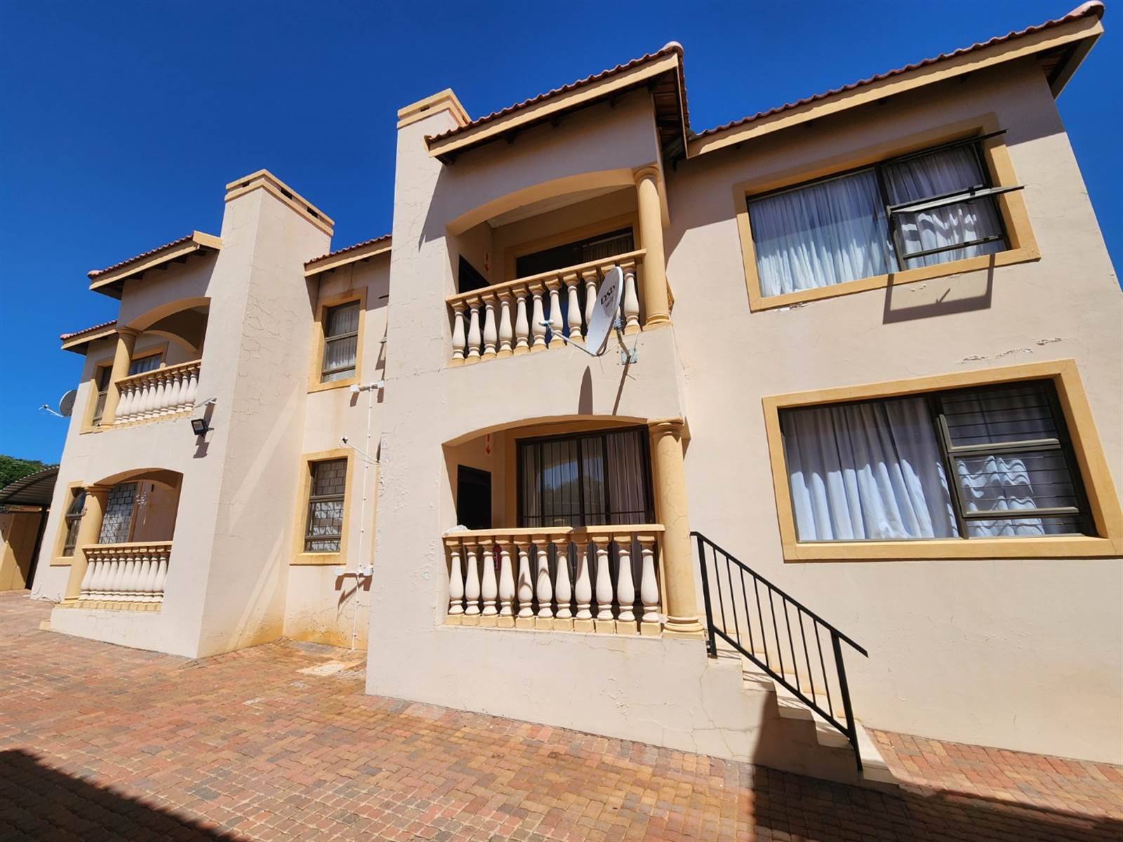 2 Bed Apartment in Wilkoppies photo number 1