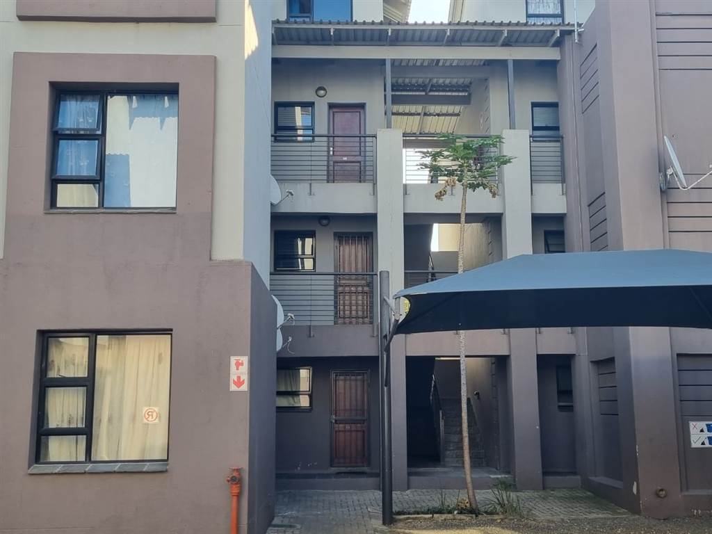 2 Bed Apartment in Hoedspruit photo number 4