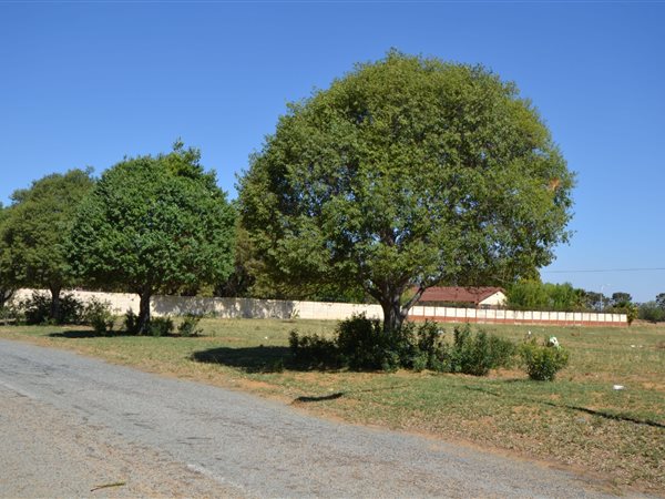 1 249 m² Land