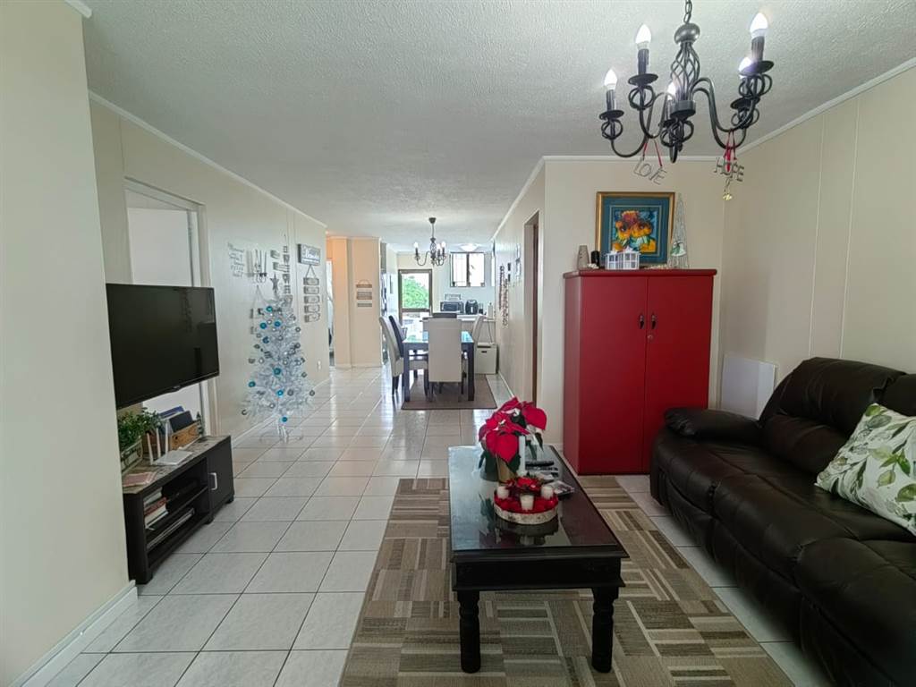 3 Bed Apartment in Stilbaai photo number 15