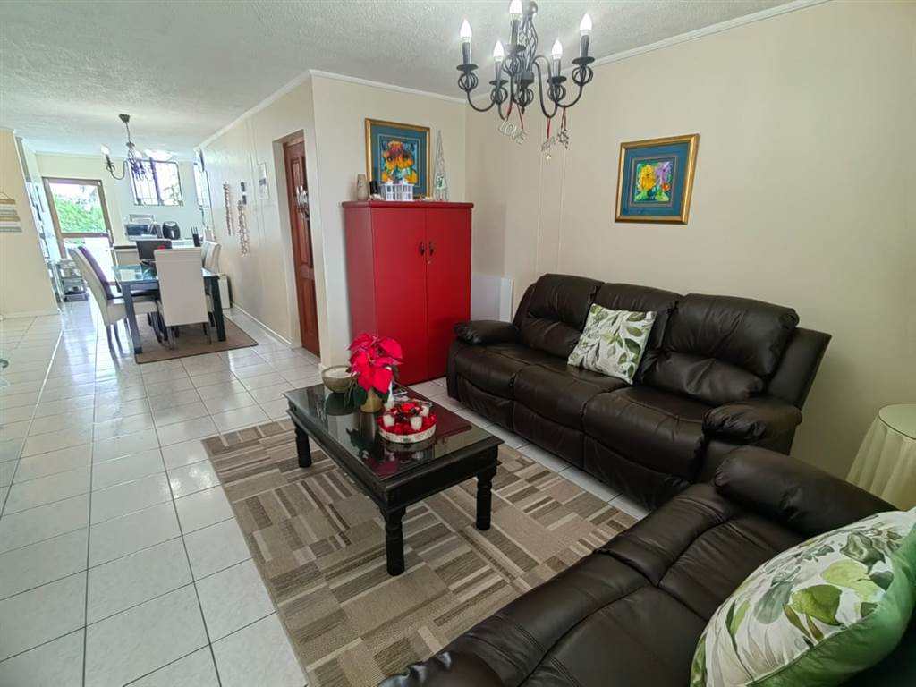 3 Bed Apartment in Stilbaai photo number 10