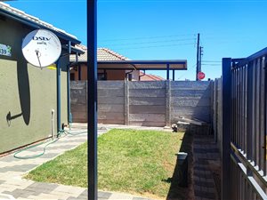 2 Bed House in Protea Glen
