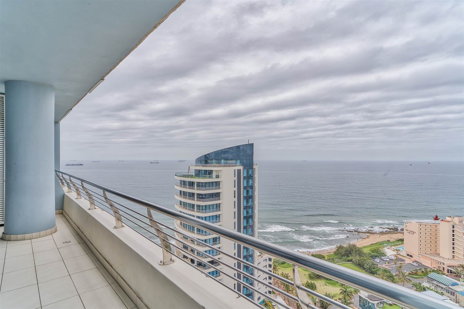 2 Bed Apartment in Umhlanga Rocks photo number 1