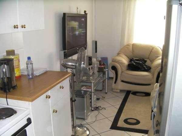 2 Bed Apartment in Roodepoort Central photo number 6