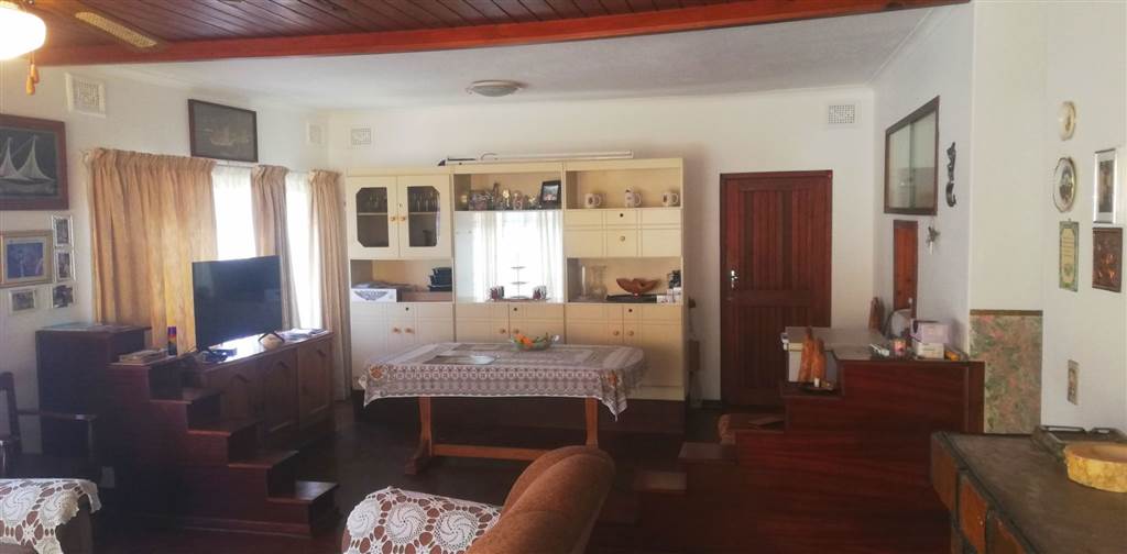 4 Bed House in Port Shepstone photo number 5