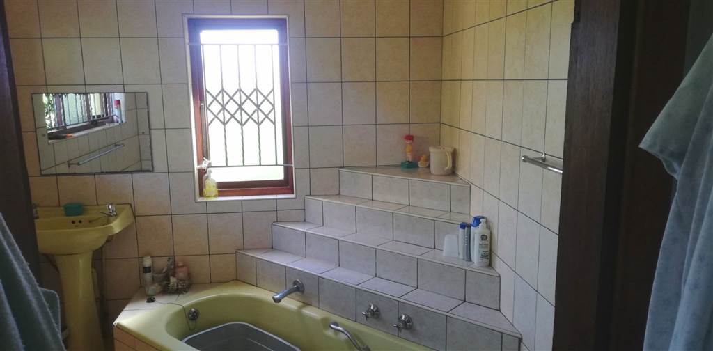 4 Bed House in Port Shepstone photo number 18