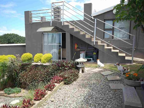 5 Bed Townhouse in Hibberdene