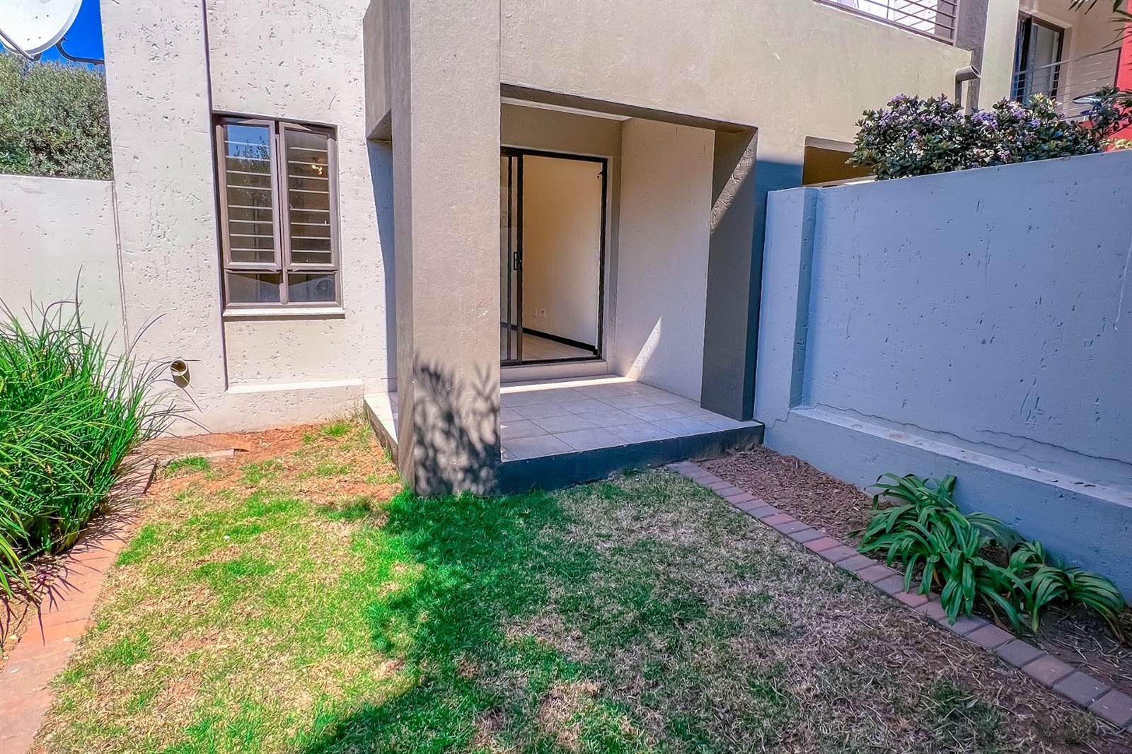 1 Bed Townhouse in Lonehill photo number 15