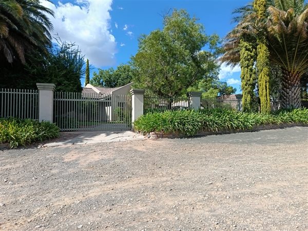 4 Bedroom House 4 Bedroom House
