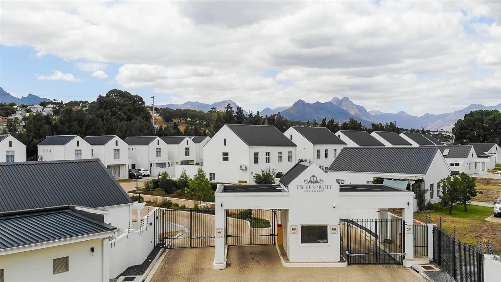 2 Bed House in Stellenbosch Central photo number 1