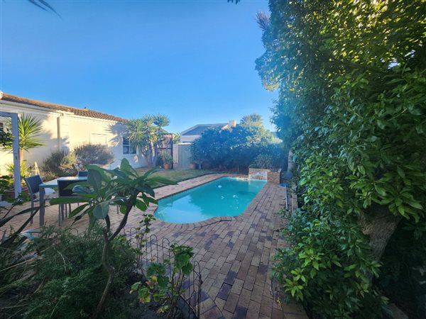 4 Bed House in Blouberg Sands