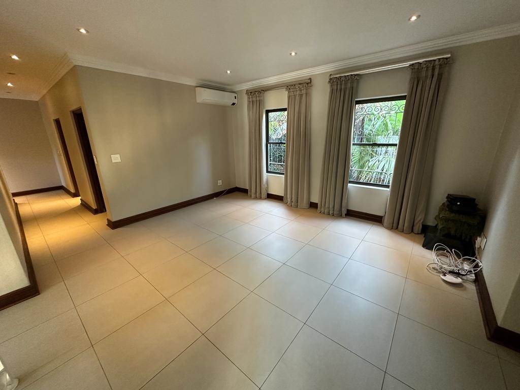 4 Bed House in Waterkloof photo number 8
