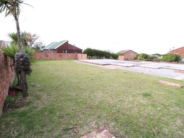 860 m² Land available in Cove Rock