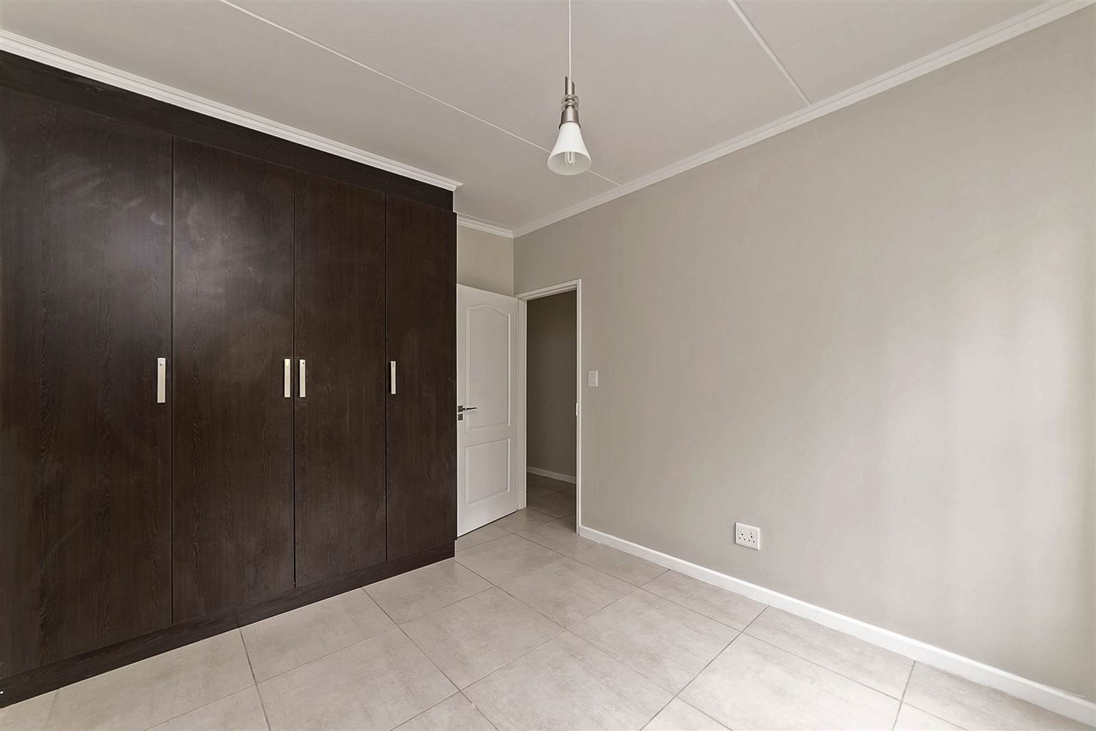 2 Bed Apartment in Willaway photo number 3