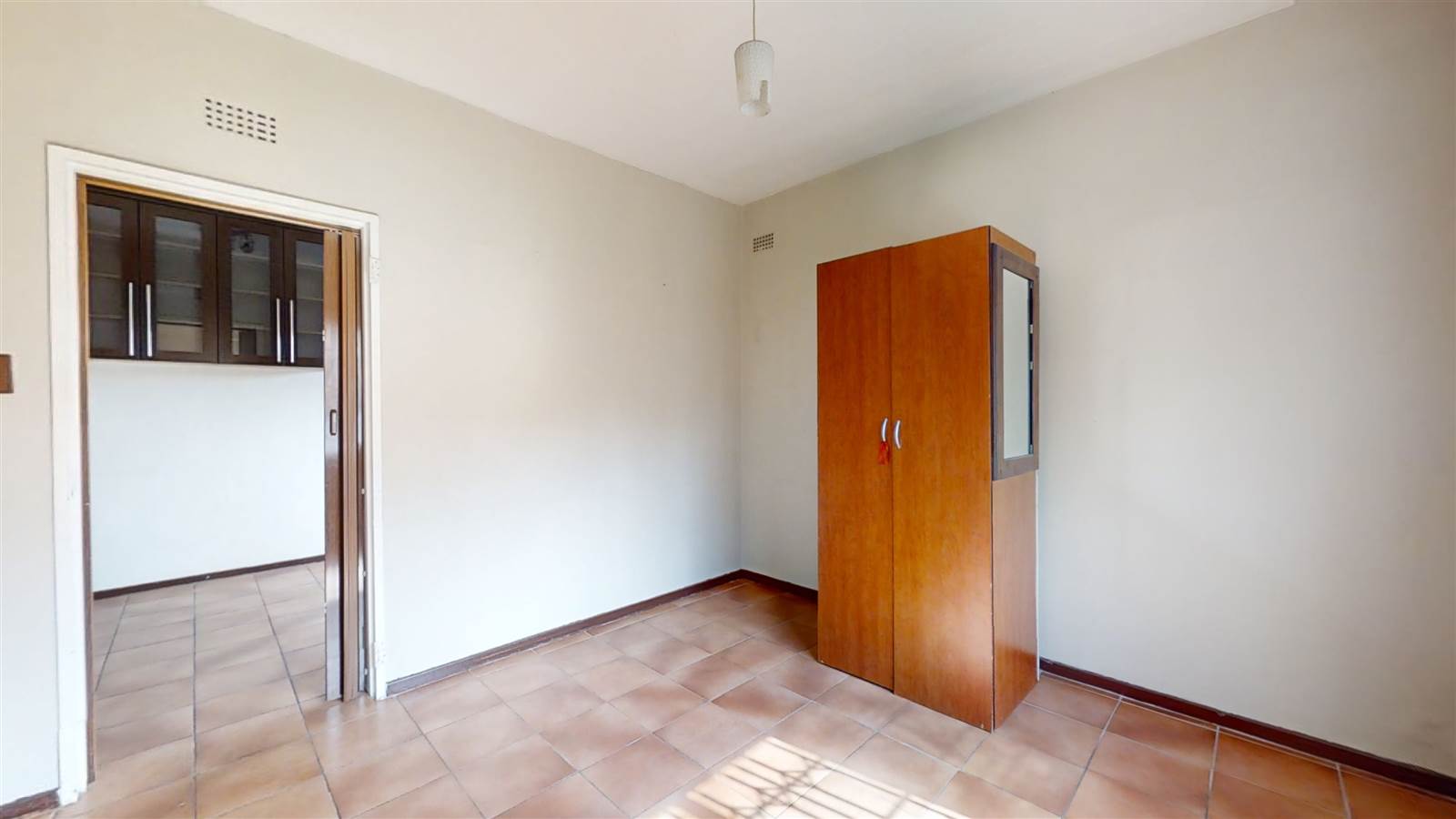 2 Bed Flat in Parkhill Gardens photo number 14
