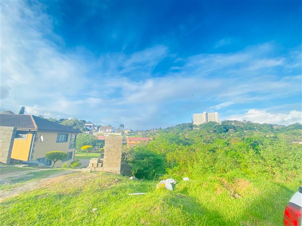 1365 m² Land available in Doon Heights