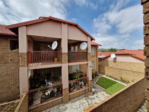 2 Bed Apartment in Magalieskruin