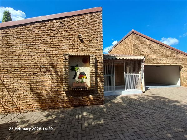 3 Bedroom Townhouse 3 Bedroom Townhouse