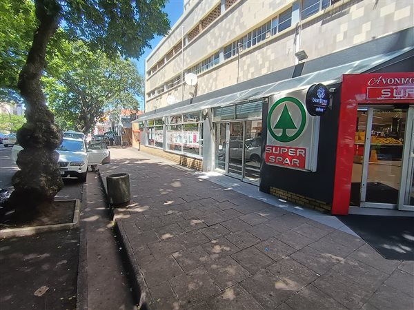 144 m² Retail Space 144 m² Retail Space