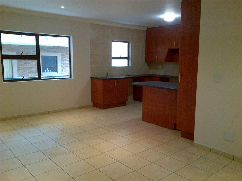 2 Bed Townhouse in Alberton photo number 8