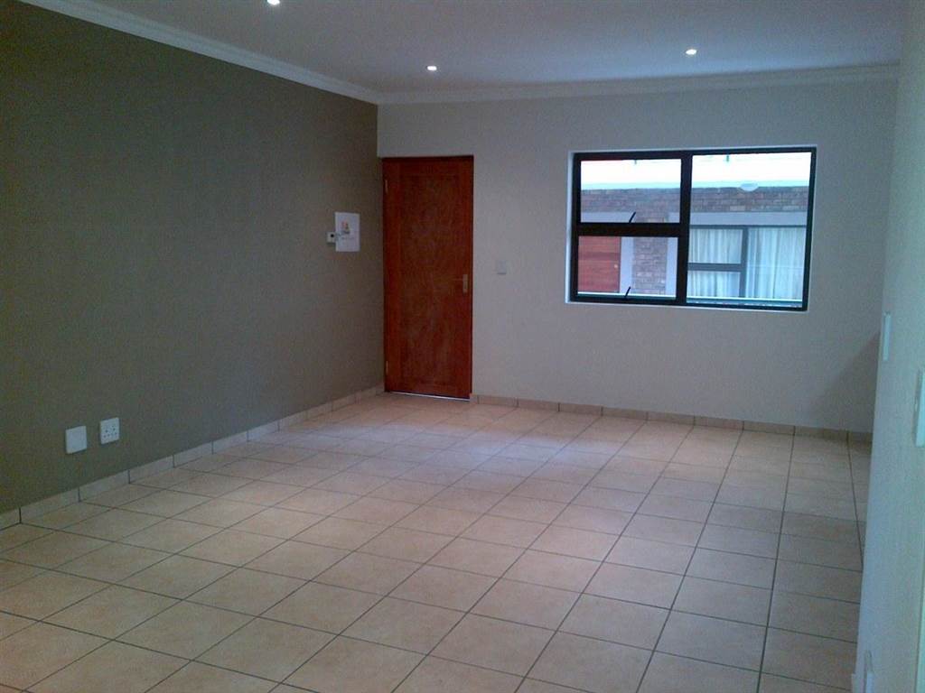 2 Bed Townhouse in Alberton photo number 7