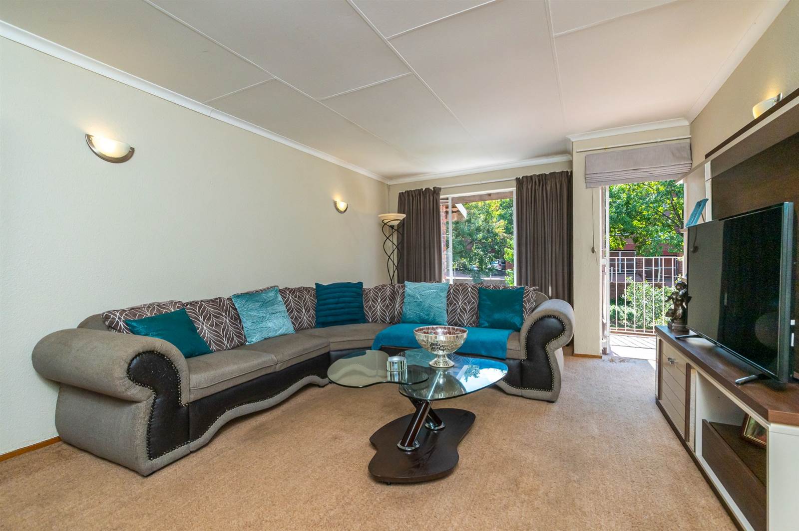 2 Bed Apartment in Northcliff photo number 7