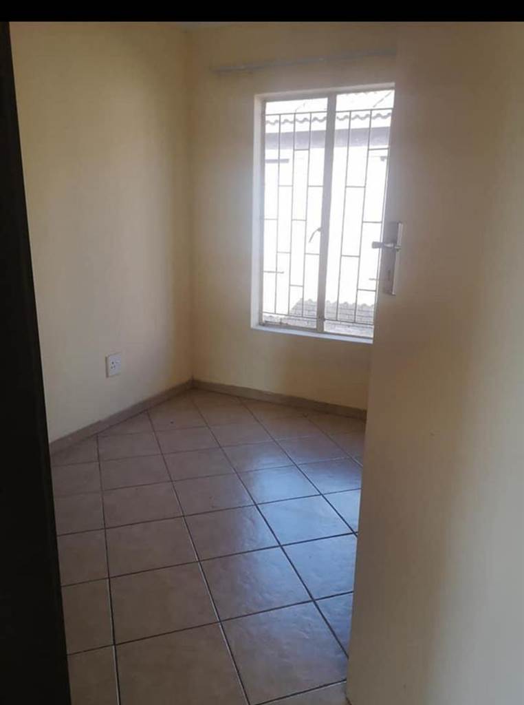 2 Bed Cluster in Olievenhoutbosch photo number 8