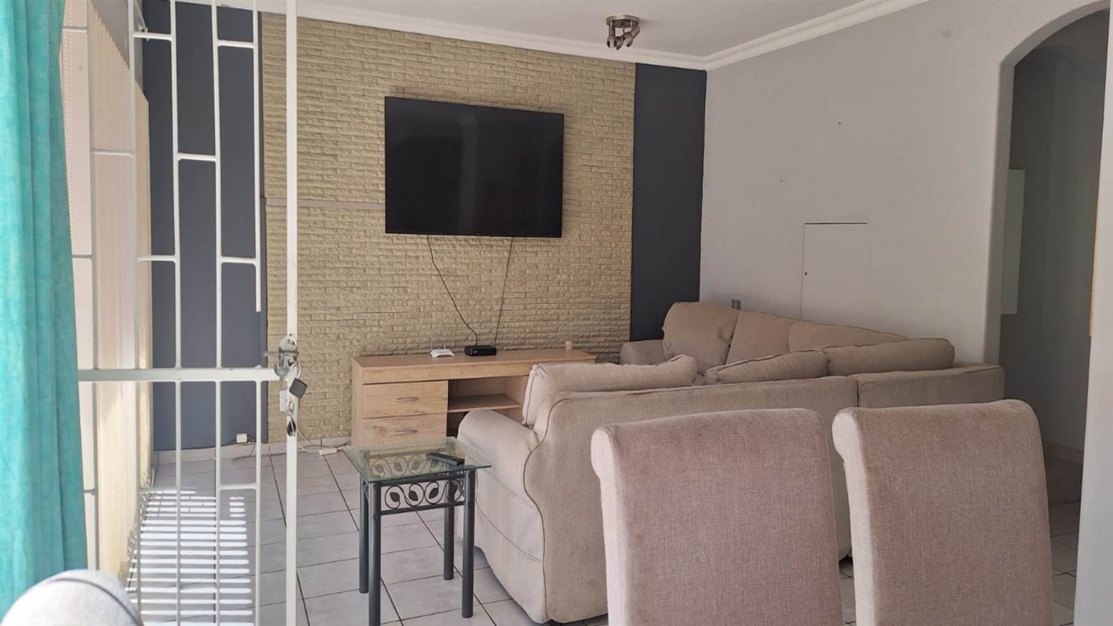 2 Bed Apartment in Potchefstroom Central photo number 3