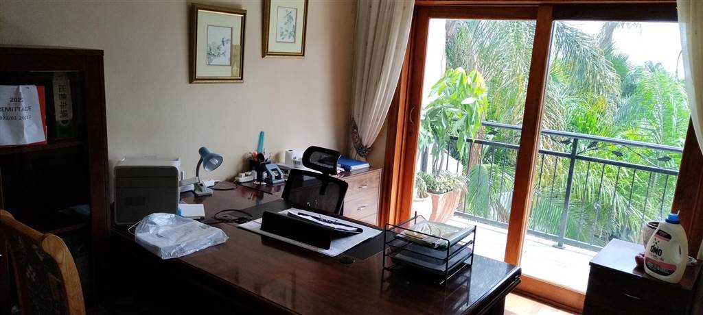 640  m² Office Space in Moreleta Park photo number 2