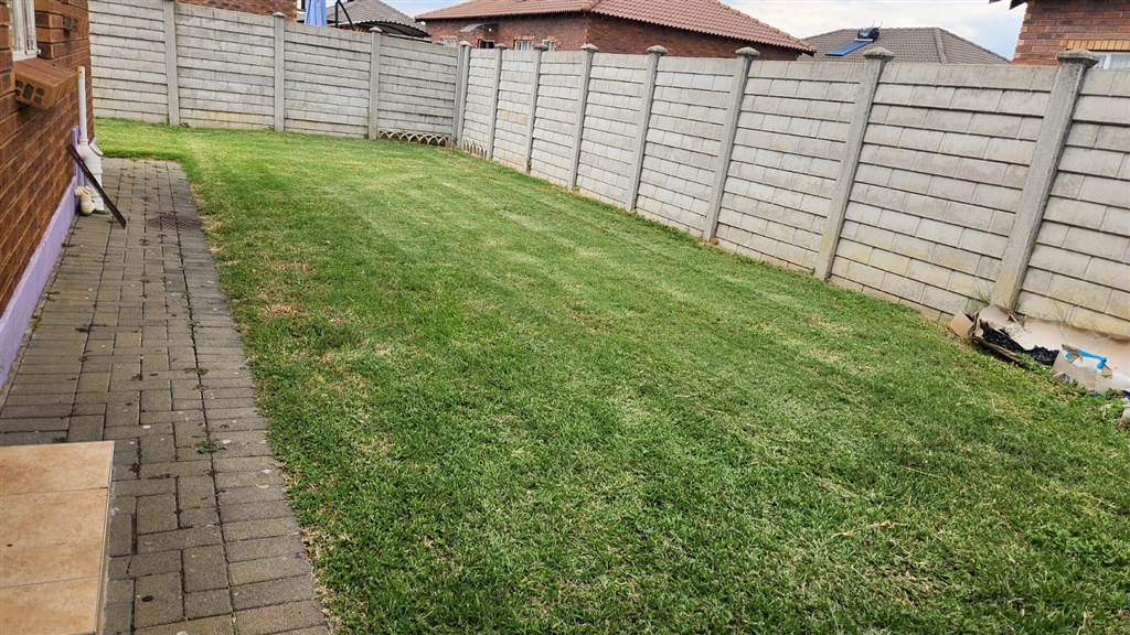 3 Bed Townhouse in Waterval East photo number 27