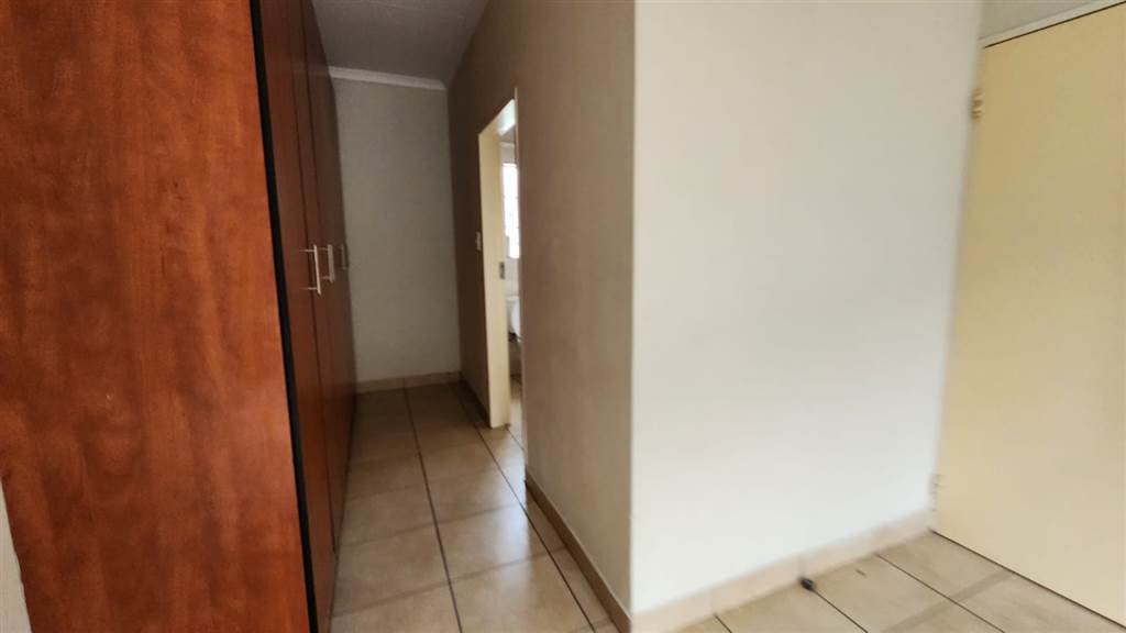 3 Bed Townhouse in Waterval East photo number 9