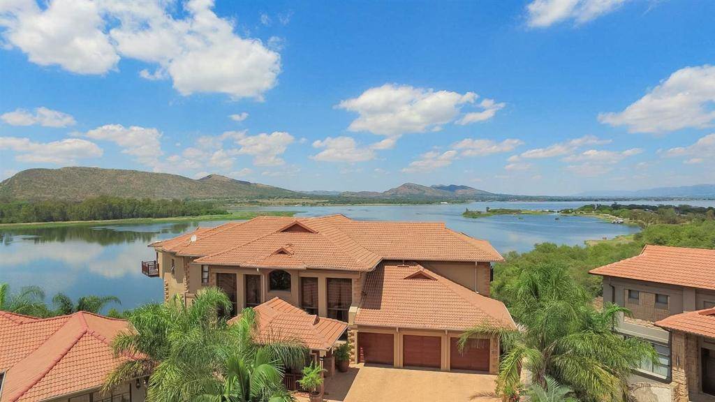 6 Bed House in Hartbeespoort Dam photo number 23