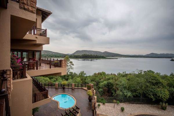 6 Bed House in Hartbeespoort Dam photo number 20