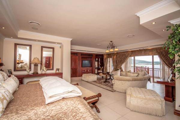 6 Bed House in Hartbeespoort Dam photo number 5