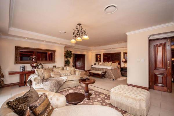 6 Bed House in Hartbeespoort Dam photo number 30