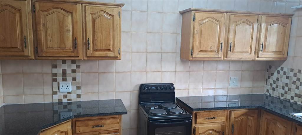 2 Bed Apartment in New Redruth photo number 4