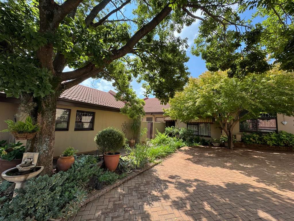 3 Bedroom Townhouse 3 Bedroom Townhouse