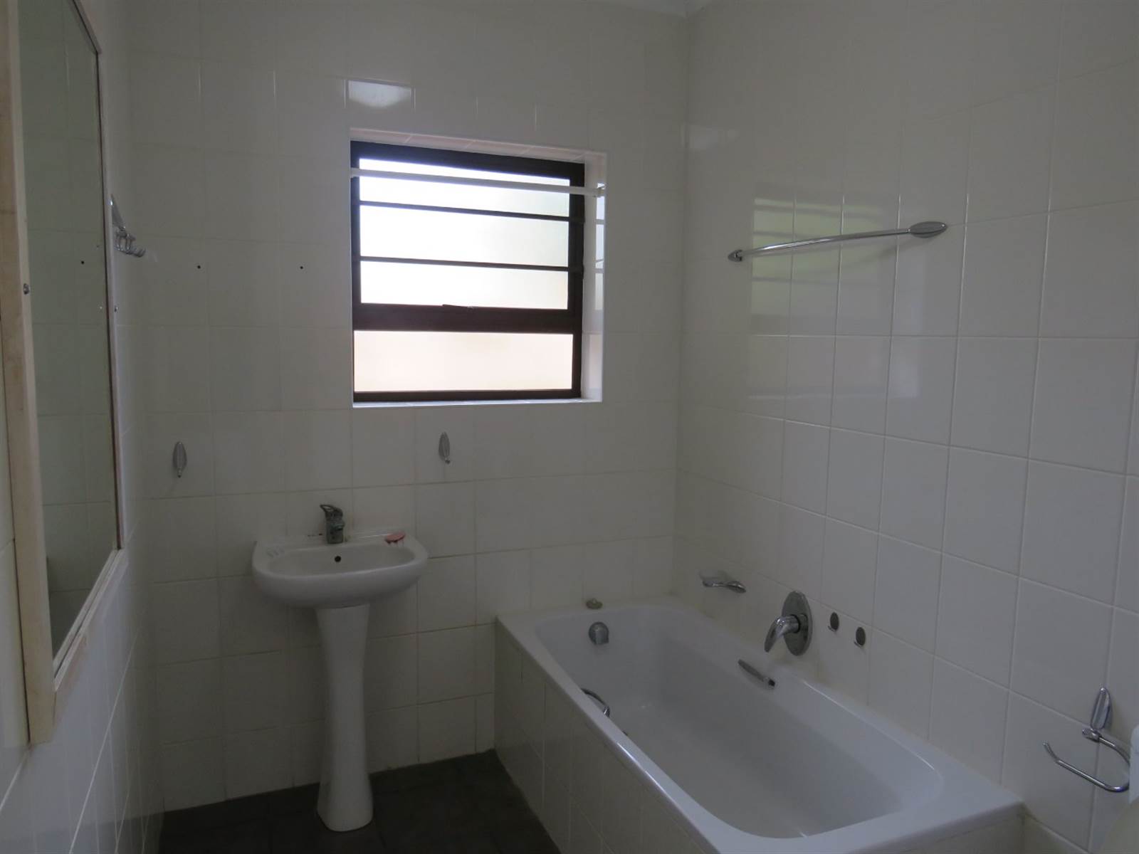 2 Bed Townhouse in Bathurst and Surrounds photo number 17