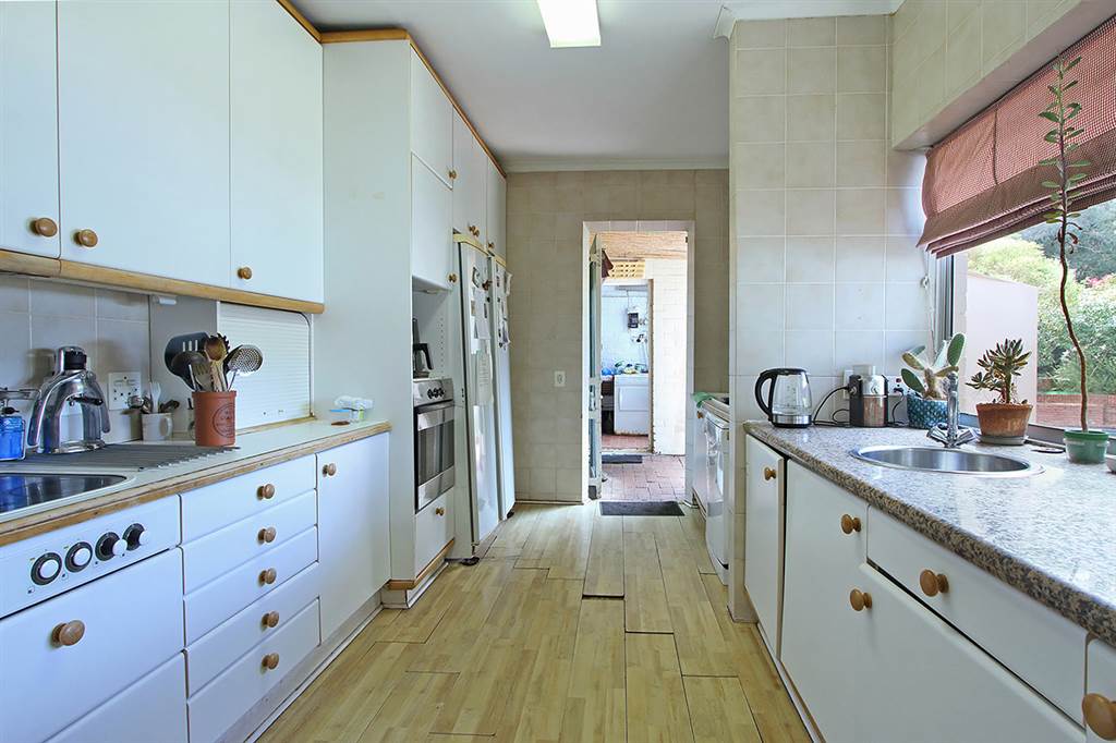 4 Bed House in Newlands photo number 8