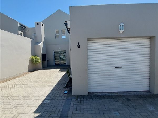 3 Bedroom Townhouse 3 Bedroom Townhouse