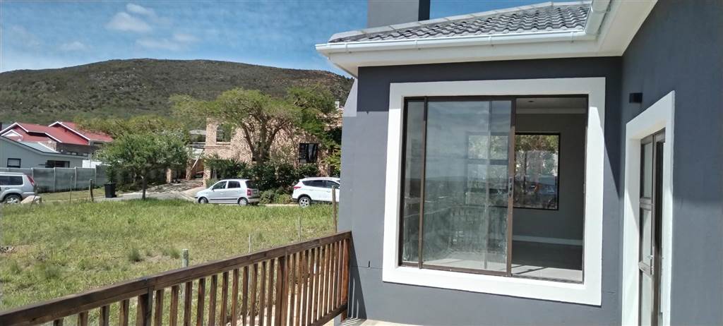 3 Bed House in Bredasdorp photo number 2