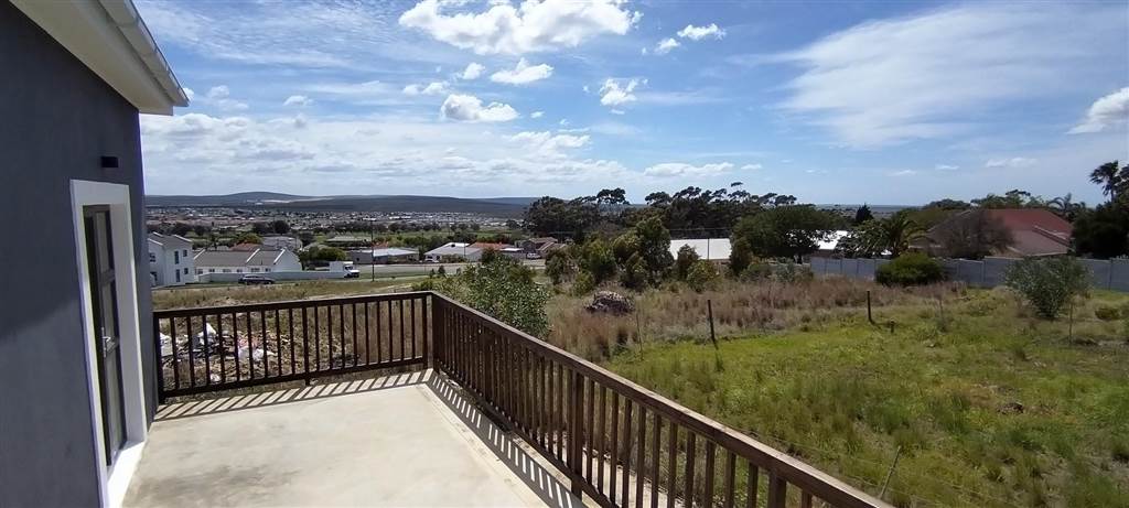 3 Bed House in Bredasdorp photo number 4