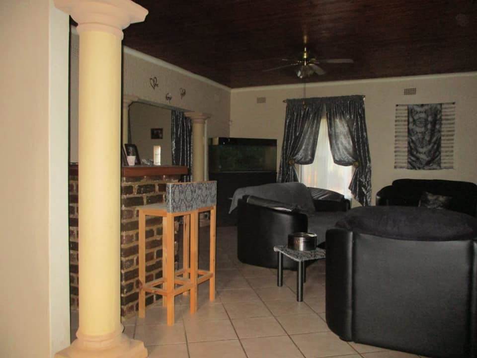 4 Bed House in Barberton photo number 4
