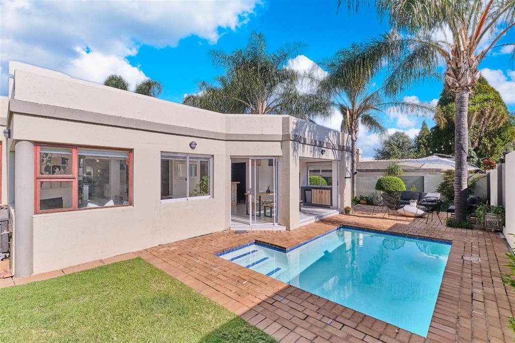 3 Bed Cluster for sale in Sunninghill T4679076 Private Property