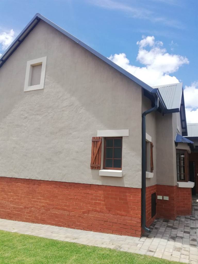 3 Bed Townhouse in Boschkop photo number 21
