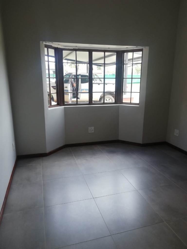 3 Bed Townhouse in Boschkop photo number 13