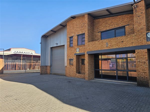 351  m² Industrial space