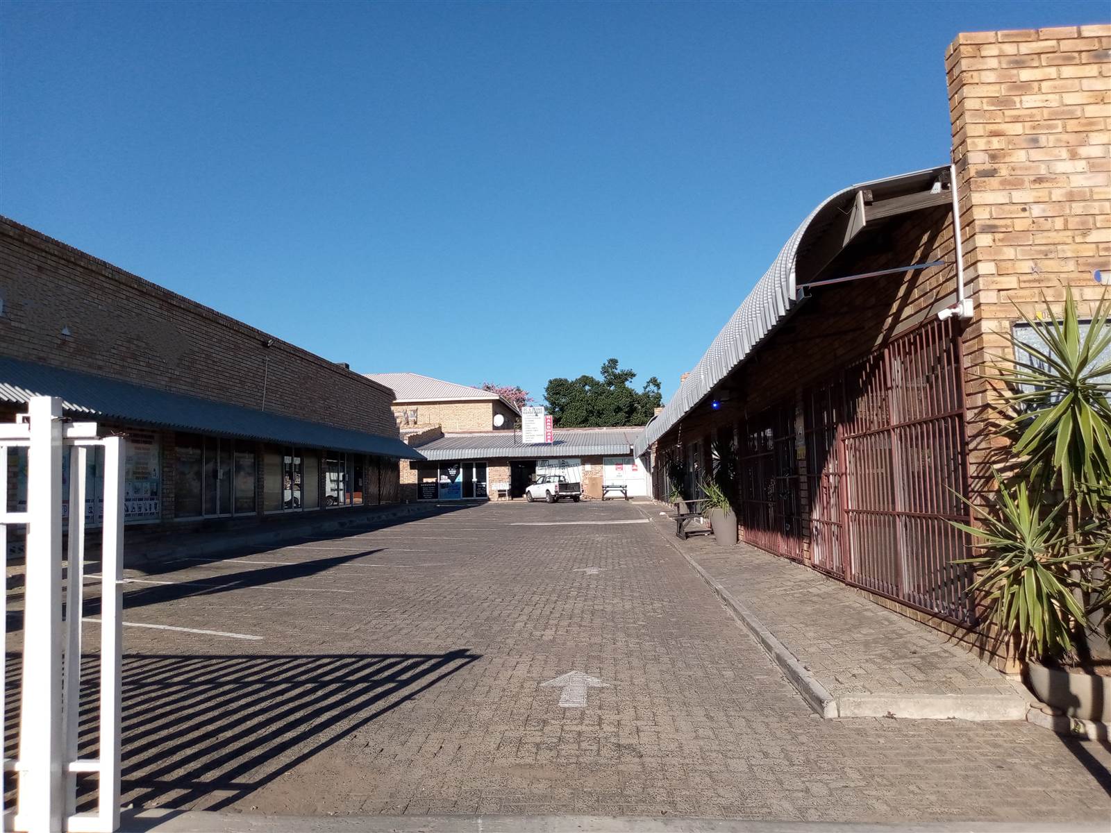 750  m² Commercial space in Bo Dorp photo number 4